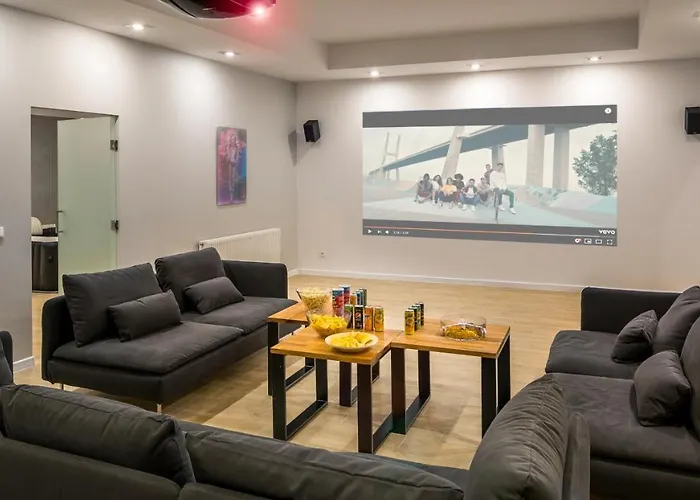 Jacuzzi Party & Event Space Up To 40